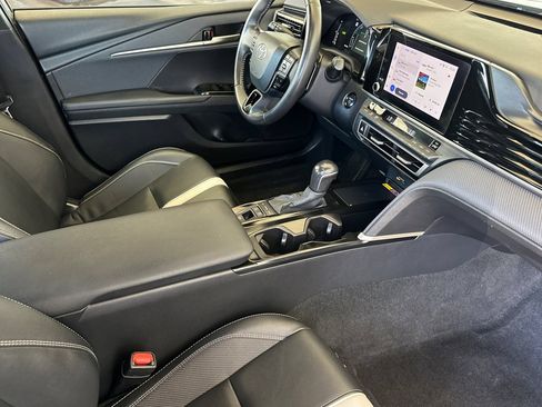 Used 2025 Toyota Camry SE FWD image 16