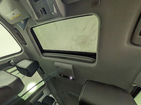 Used 2019 Chevrolet Suburban Premier image 32