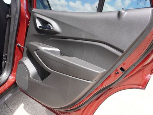 Used 2025 Chevrolet Trax LS w/ LS Convenience Package image 22