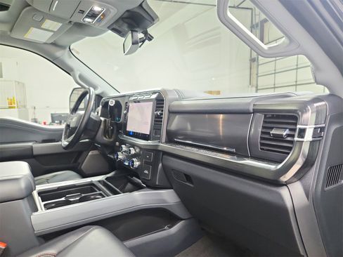 Used 2024 Ford F250 Lariat w/ Chrome Package image 38
