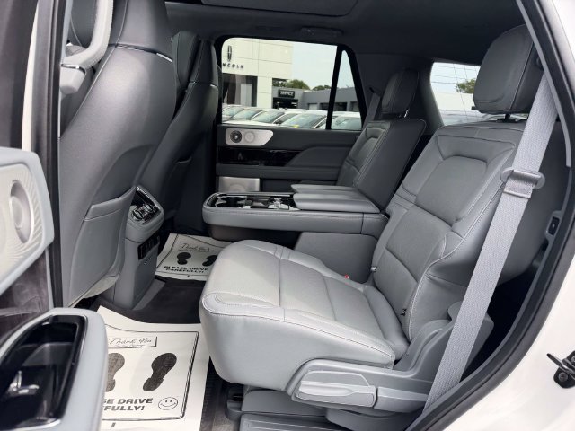 Used 2018 Lincoln Navigator Reserve w/ Technology Package AWD/4WD image 13