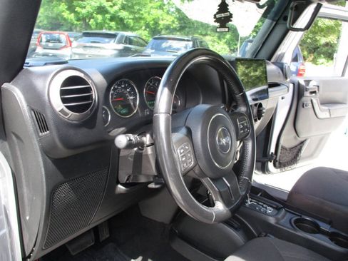 Used 2018 Jeep Wrangler Unlimited Sport S AWD/4WD image 21