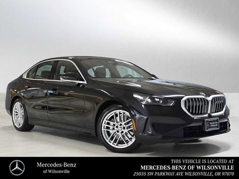 Used 2025 BMW 530i xDrive image 1
