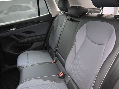 New 2025 Volkswagen Tiguan SE image 12