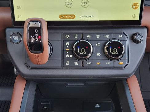 New 2026 Land Rover Defender 110 OCTA AWD/4WD image 18