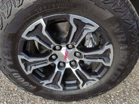 Used 2024 GMC Canyon AT4 w/ AT4 Premium Package image 23