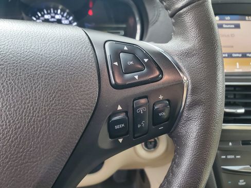 Used 2019 Lincoln MKT AWD image 15