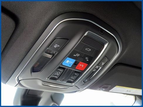 New 2025 Jeep Grand Cherokee Altitude image 21