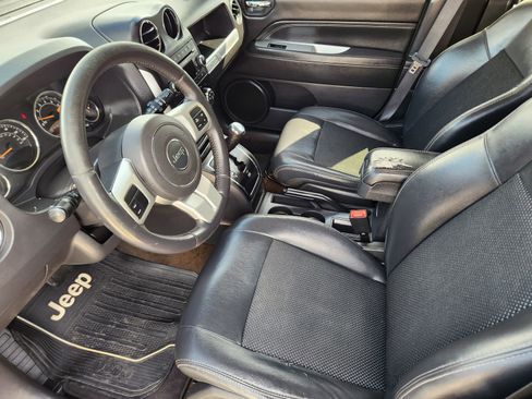 Used 2016 Jeep Compass Latitude image 13