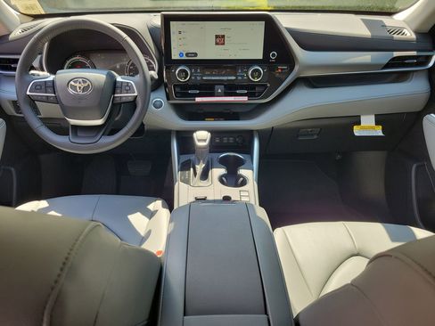 New 2026 Toyota Highlander XLE AWD/4WD image 14