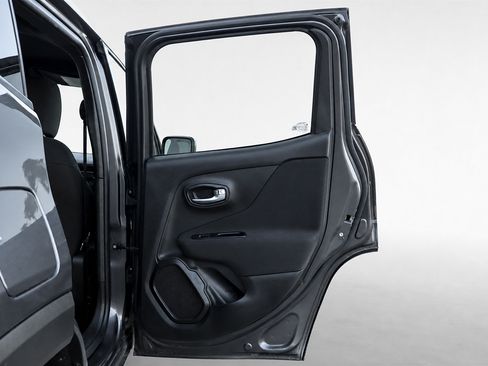 Used 2021 Jeep Renegade Latitude AWD/4WD image 13
