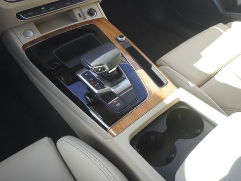 Used 2023 Audi Q5 e Premium w/ Convenience Package image 14