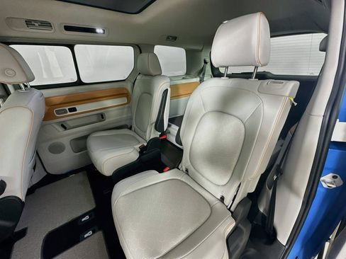 Used 2025 Volkswagen ID. Buzz 1st Edition AWD/4WD image 36