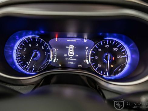 Used 2022 Chrysler Pacifica Touring image 24