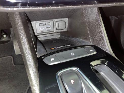 Used 2022 Chevrolet Bolt EUV LT w/ Convenience Package image 28