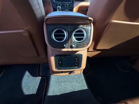 Used 2019 Bentley Bentayga AWD/4WD image 21