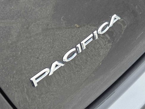 Used 2019 Chrysler Pacifica Touring-L Plus w/ Advanced Safetytec Group image 11