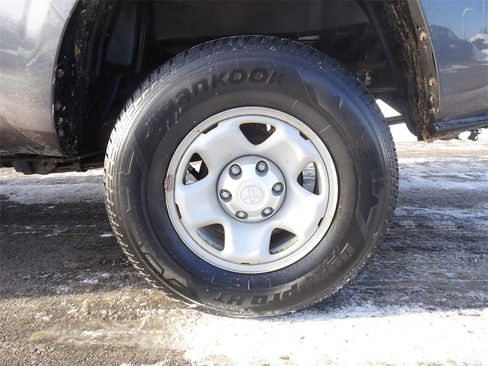 Used 2018 Toyota Tacoma SR image 25