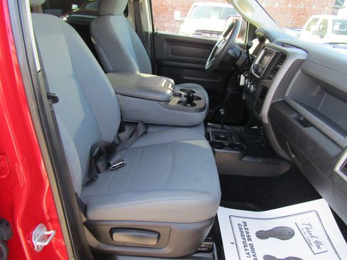 Used 2018 RAM 2500 Tradesman w/ Chrome Appearance Group image 23