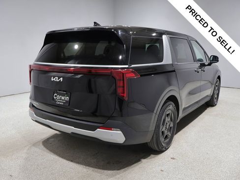 Used 2025 Kia Carnival FWD image 2