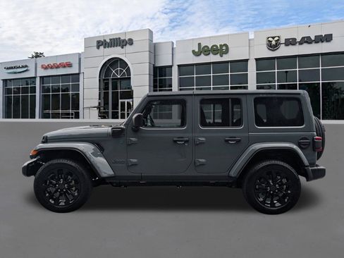 Used 2025 Jeep Wrangler Unlimited Sahara w/ Safety Group image 6
