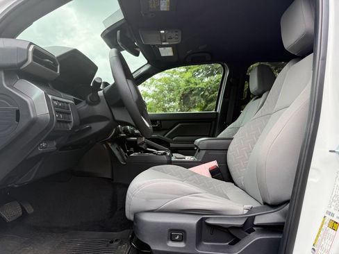 Used 2025 Toyota Tacoma SR5 AWD/4WD image 10
