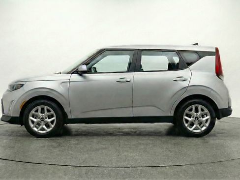 Used 2025 Kia Soul LX w/ LX Technology Package FWD image 5