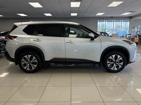 Used 2022 Nissan Rogue SV FWD image 6