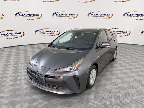 Used 2020 Toyota Prius LE image 1