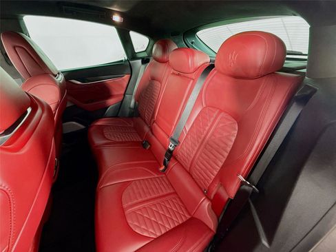 Used 2022 Maserati Levante Trofeo image 25