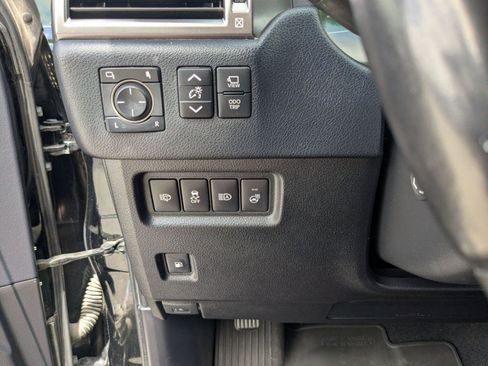 Certified 2023 Lexus GX 460 w/ Black Line Special Edition AWD/4WD image 17