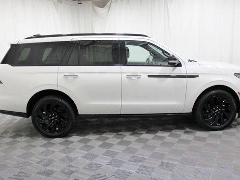 Used 2025 Lincoln Navigator Reserve w/ Jet Appearance Package AWD/4WD image 35