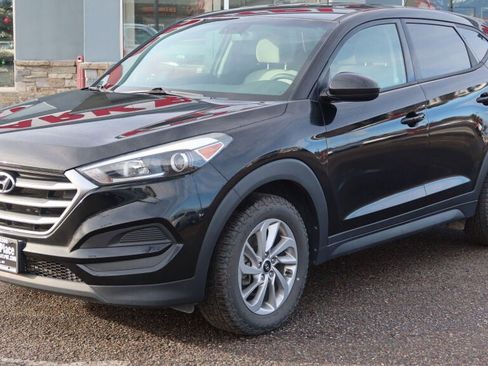 Used 2018 Hyundai Tucson SE image 2