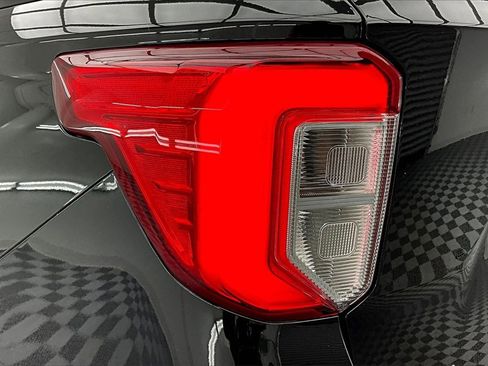 Used 2023 Ford Explorer XLT w/ Equipment Group 202A image 31