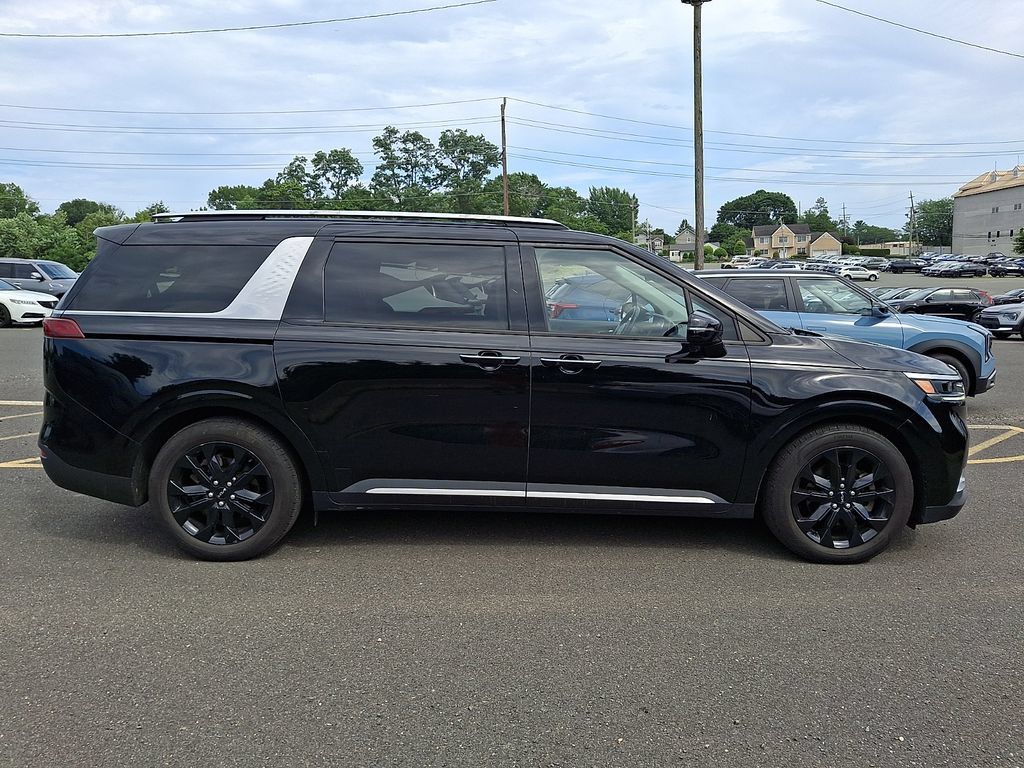 Certified 2023 Kia Carnival SX FWD image 8