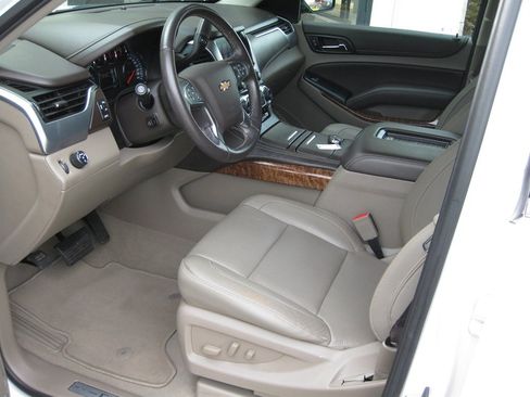 Used 2019 Chevrolet Tahoe Premier RWD image 14