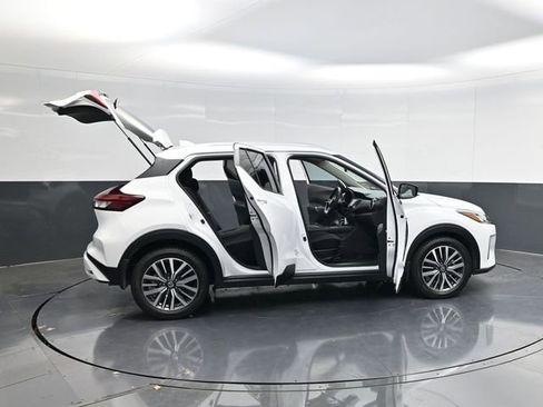 Used 2021 Nissan Kicks SV image 55
