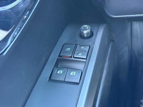 Used 2017 Toyota Tacoma TRD Sport w/ Tow Package (A/T) AWD/4WD image 17
