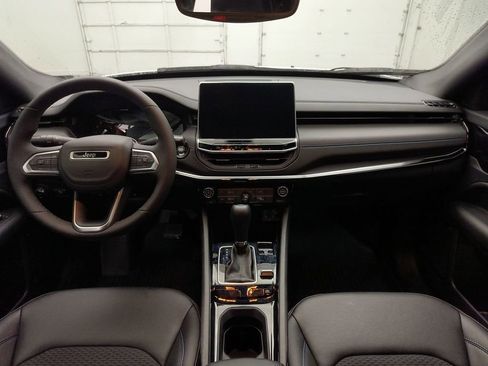 Used 2025 Jeep Compass Latitude w/ Altitude Special Edition image 13