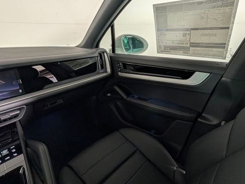 New 2026 Porsche Cayenne image 23