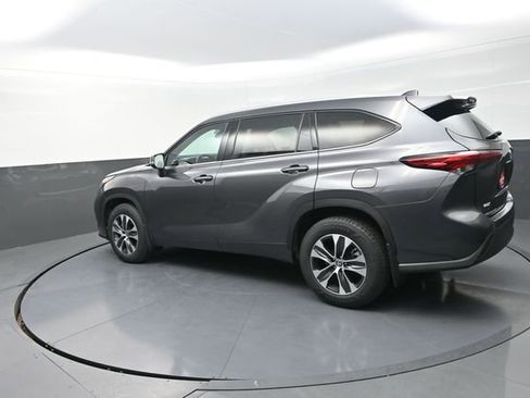 Used 2022 Toyota Highlander XLE image 51