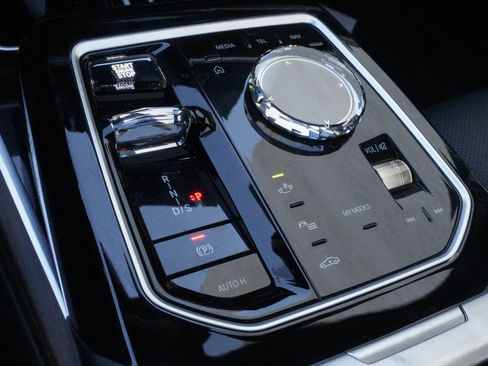 Certified 2024 BMW 740i RWD image 23