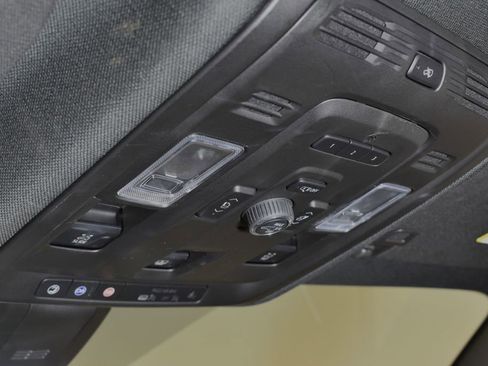 Used 2021 GMC Yukon Denali w/ Denali Premium Package image 43