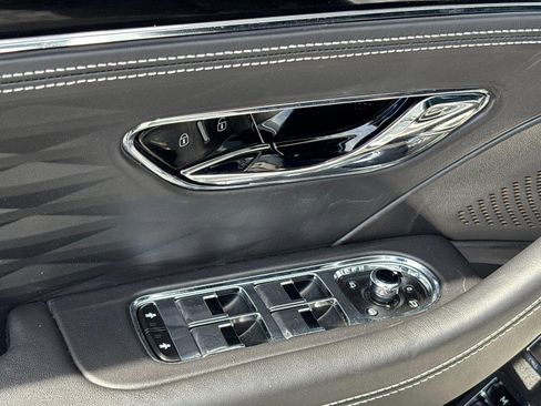 Used 2021 Bentley Flying Spur W12 AWD/4WD image 19