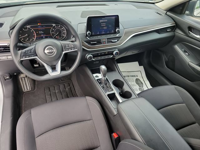Used 2025 Nissan Altima 2.5 SV FWD image 17