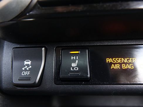 Used 2019 Toyota RAV4 XLE image 9