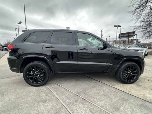 Used 2018 Jeep Grand Cherokee Altitude image 4