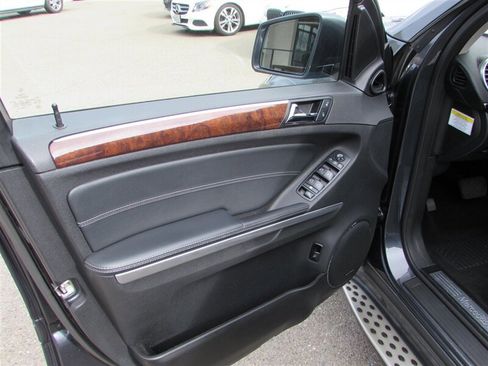 Used 2012 Mercedes-Benz GL 550 4MATIC image 6