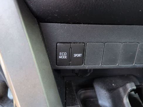 Used 2018 Toyota RAV4 XLE AWD/4WD image 36