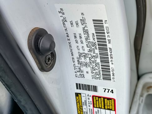 Used 2020 Toyota Tacoma TRD Off-Road w/ Technology Package image 26